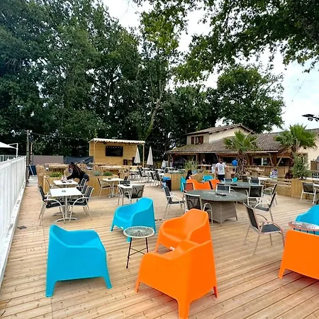 Mobil-home Familial 6 Pers Avec Terrasse - Api-1-52-1631 * Grayan-et-l'Hopital
